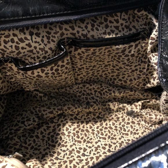 Bagtique patent leather purse - Picture 4 of 7